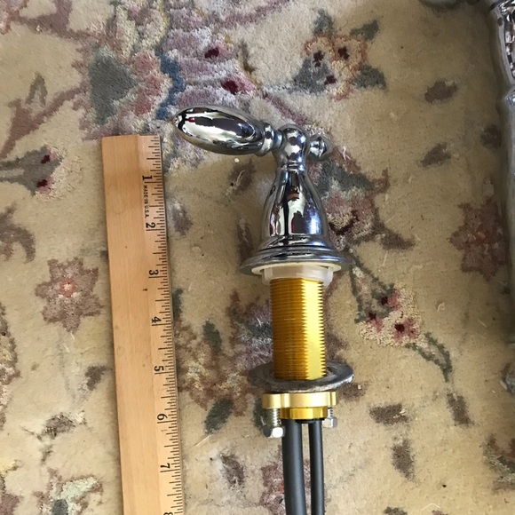 Delta Kitchen Faucet - Picture 7 of 9